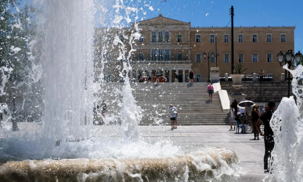 Meteo: Σε ποιες περιοχές «άγγιξε» τους 33°C το θερμόμετρο - Kαι την Τρίτη υψηλές θερμοκρασίες